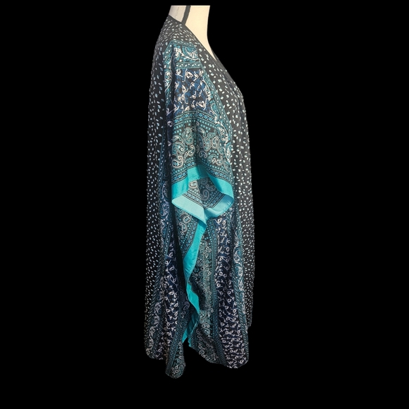 Paisley and Rose Robe - Picture 4 of 10